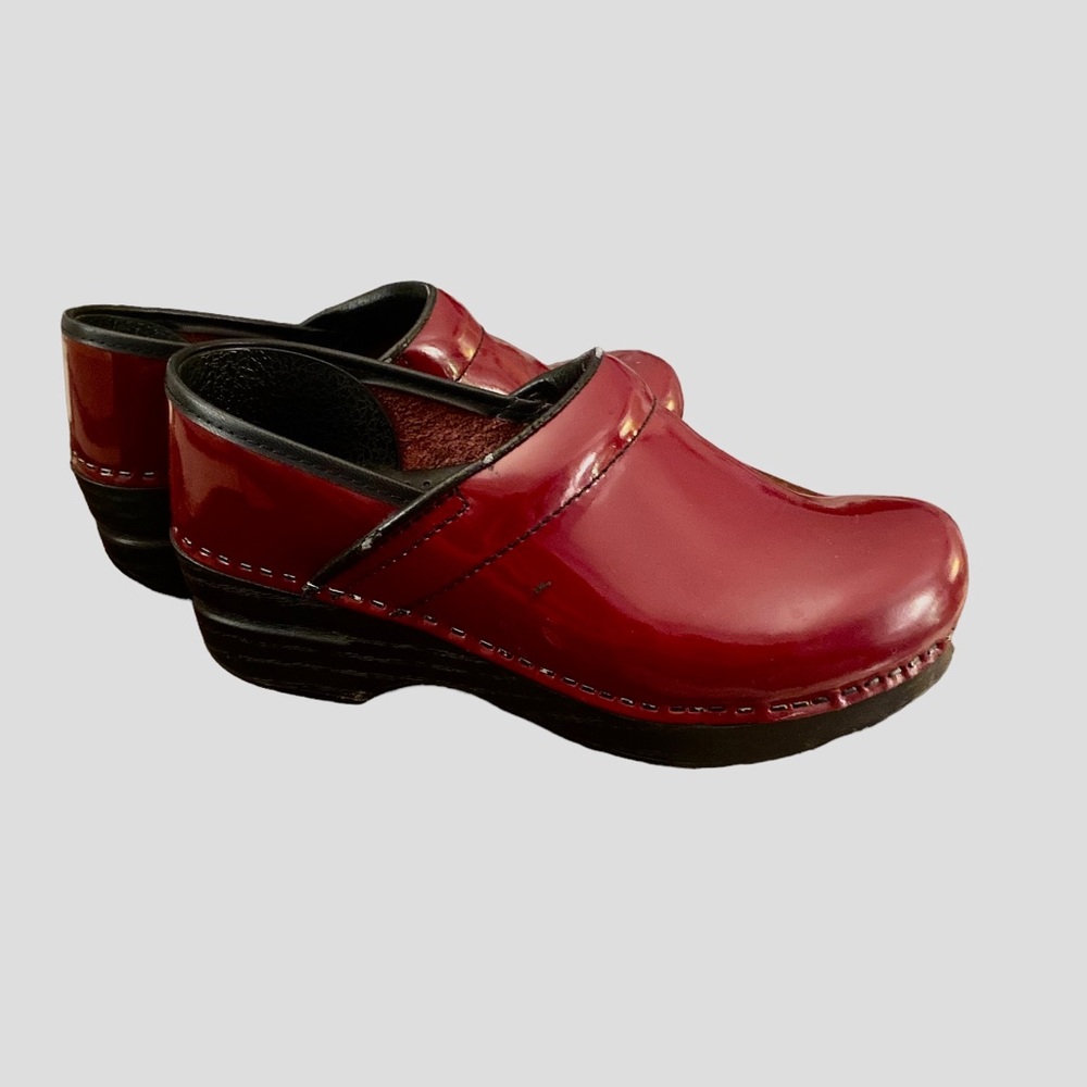 Dansko Women’s Clogs Size 36 Burgundy Patent Leather